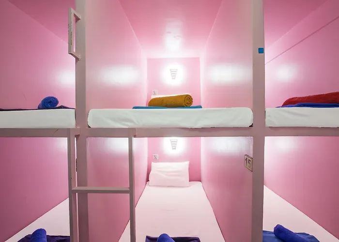Hostel Snooze & Skybar Siem Reap