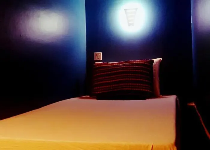 Snooze & Skybar Hostel *