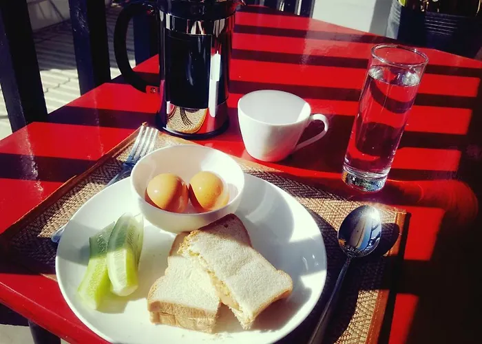 Snooze & Skybar Hostel