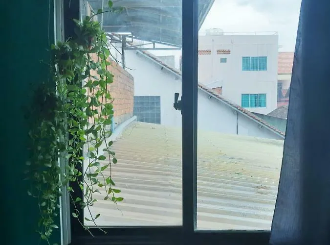 Snooze & Skybar Hostel
