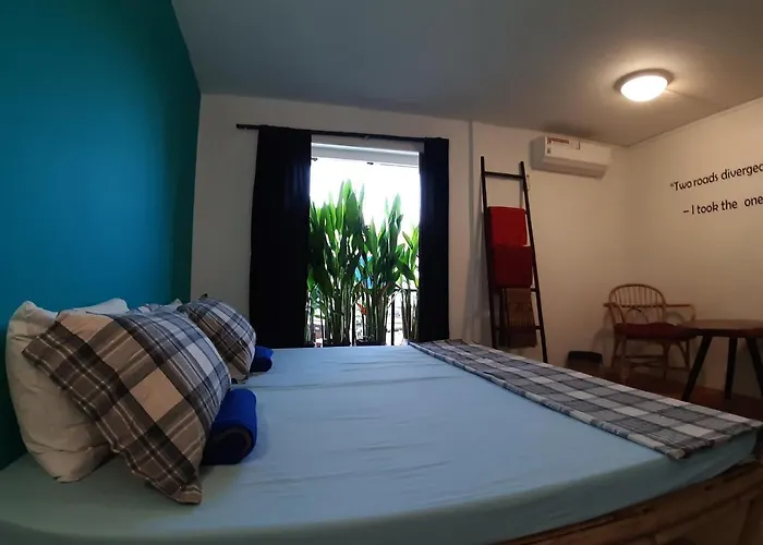 Snooze & Skybar Hostel *