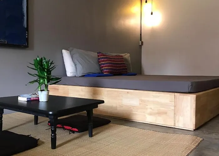 Snooze & Skybar Hostel