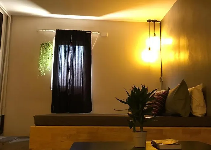 Snooze & Skybar Hostel